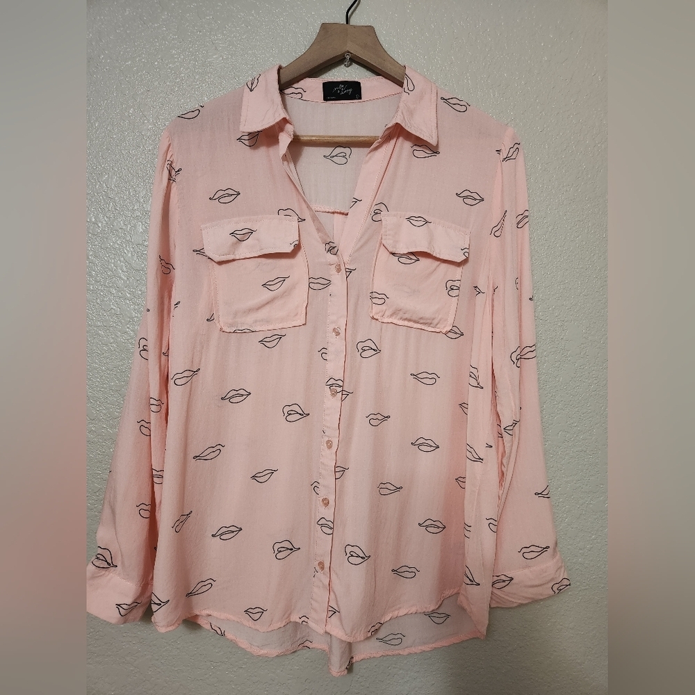 Milk & Honey Pink Lips Blouse Womens L Love Kisses Button Up Long Sleeve